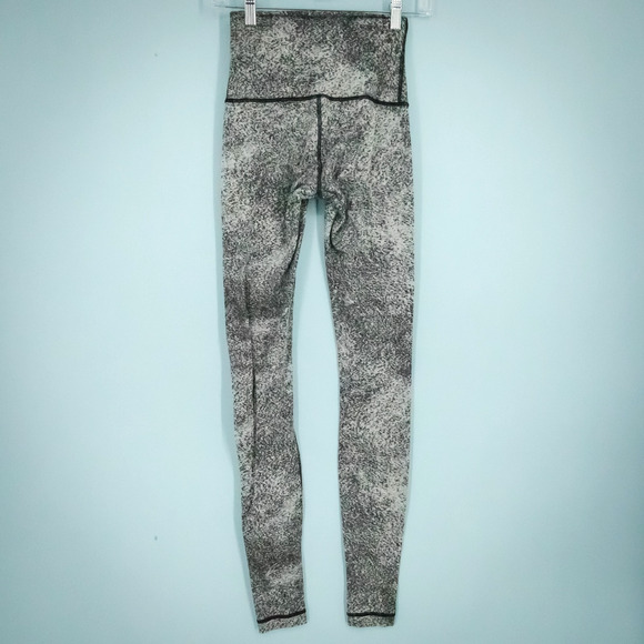 Lululemon Size 4 Wunder Under High Rise Luon Spray Jacquard White Black Leggings - Picture 3 of 5